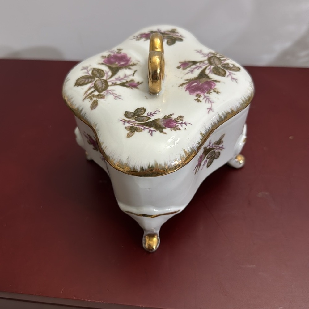 Vintage 1950 Lipper and Mann hand-painted floral porcelain gilded trinket box - Picture 3 of 9